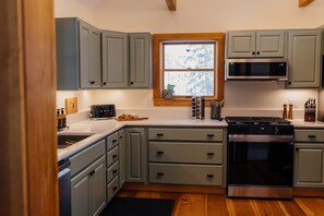 Our fully stocked kitchen has everything you need to gather and cook with ease, from a wide variety of cookware and bakeware to sleek quartz countertops and modern stainless appliances.