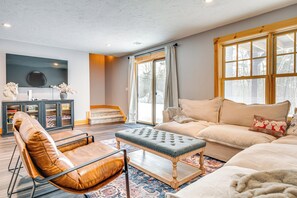 Sitting Room | Smart TV | Board Games