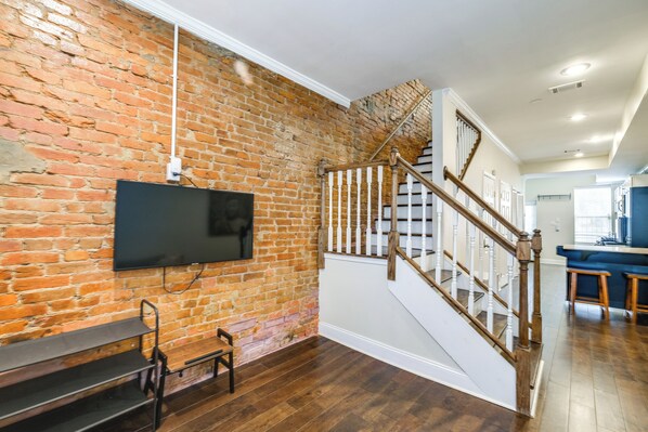 Washington Vacation Rental | 2BR | 1.5BA | Stairs Required | 1,100 Sq Ft