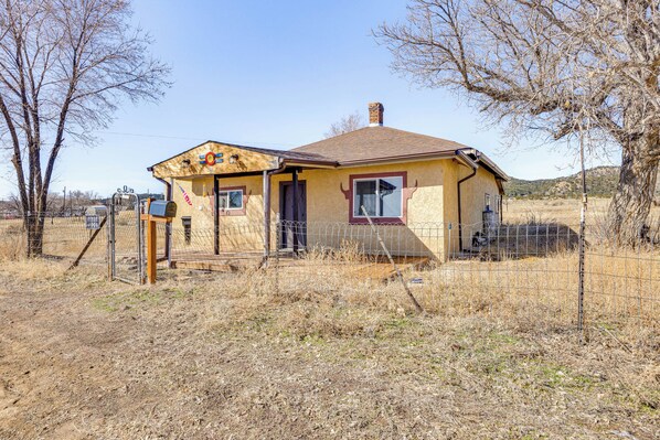Aguilar Vacation Rental | 2BR | 1BA | 1,064 Sq Ft | 2 Steps to Enter