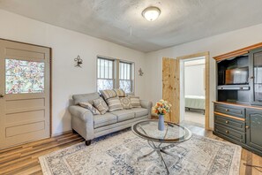 Living Room | Smart TV | Free WiFi