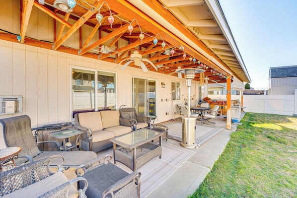 Moses Lake Vacation Rental | 4BR | 2.5BA | 2,470 Sq Ft | 1 Step to Enter