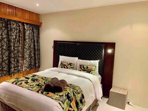 Bedroom 2 - Queen Bed