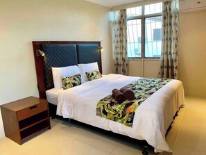 Bedroom 1 - King Bed