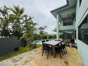 Outdoor Dining Area (1)