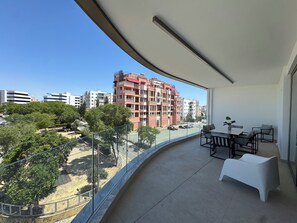 WealthyStays: Parkside Residence (3)