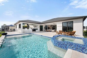 Large Pool with Jacuzzi