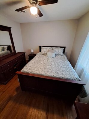 Bedroom 1-Queen Bed