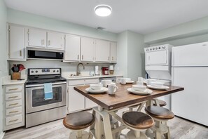 Gulf View Unit 18 Gulf Shores, Alabama. 2 bedroom. 1.5 bathroom. Sleeps 7. Managed by Island Rentals