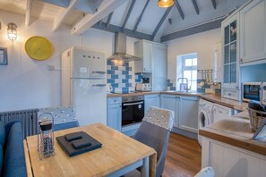 Beachwood - 2 Bedroom Cottage - Penally (24949)