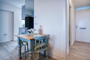 Driftwood Den - 1 Bedroom Apartment - Saundersfoot (25019)