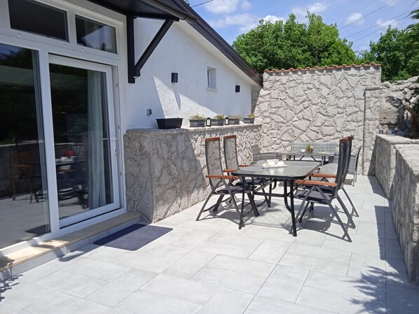Outdoor dining