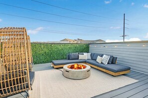 Spacious Rooftop with Fire pit Perfect for Gatherings and Relaxation
