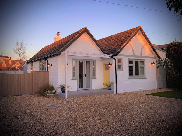Charming character cottage, a perfect seaside escape just a short walk from the beach and village. Enjoy the quintessential coastal getaway in this stylish and comfortable home.