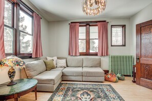Living Room | Central Heating & A/C | Free WiFi