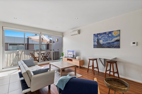 Living Area/Dining Area