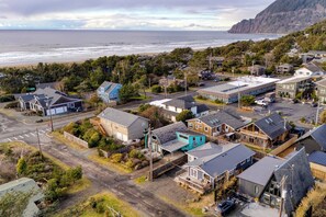Steps from the beach and the shops and eateries on Laneda Ave.