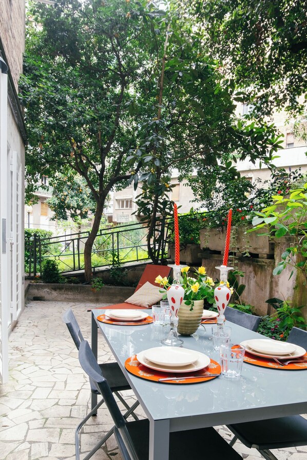 Outdoor dining