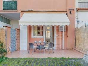 Boot, Wohnung, Watercraft, Balkon, Gartenmöbel, Stuhl, Yachthafen, Schiffsbau, Hafen, Hafen