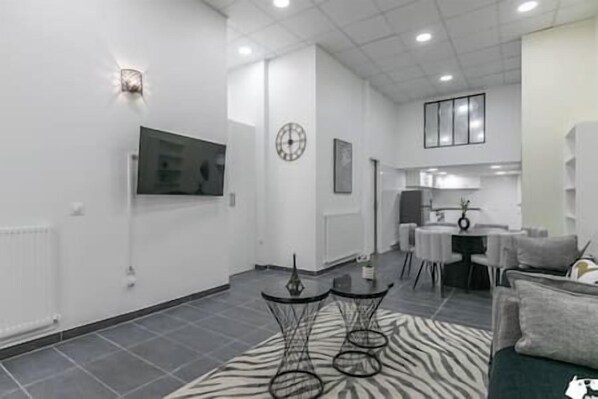 Salon avec télévision 