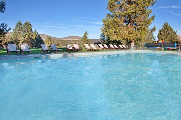 Eagle Crest Resort - Outdoor Pool -