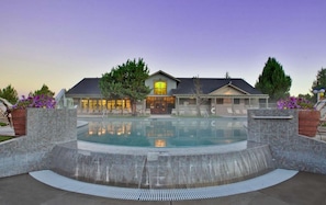 Eagle Crest Resort Exterior