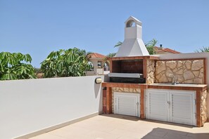 Terrace BBQ Villa Liopetri (5)