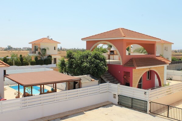 Terrace BBQ Villa Liopetri (1)