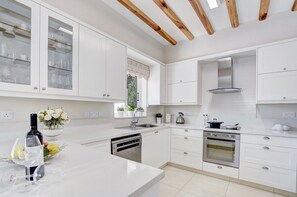 Ayia Triada Beach Villa (2)