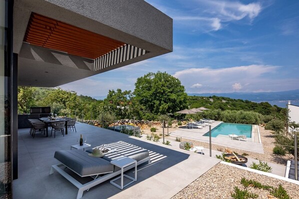 Luxury Villa Krk 1 Vrbnik with heated pool and jacuzzi