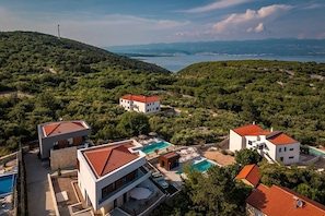 Luxury Villa Krk 1 Vrbnik with heated pool and jacuzzi