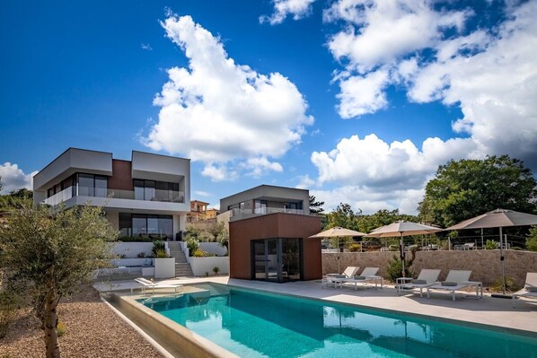 Luxury Villa Krk 2 Vrbnik with heated pool and jacuzzi