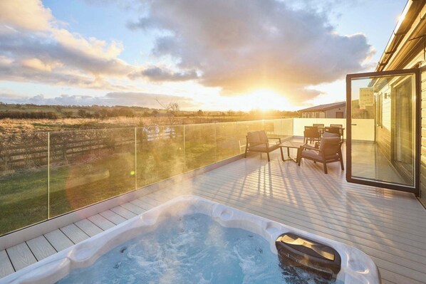 Hazelwood Deluxe Lodge, Low Gate - Host & Stay
