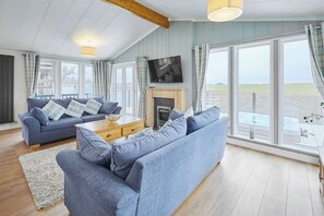 Juniper Deluxe Lodge, Low Gate - Host & Stay
