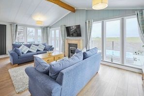 Juniper Deluxe Lodge, Low Gate - Host & Stay