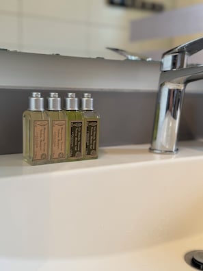 Bathroom amenities
