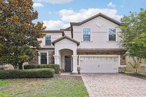8 bedroom home exterior and driveway