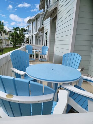Lets have lunch on the deck!