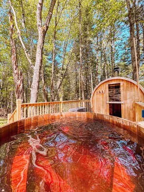 Outdoor spa tub