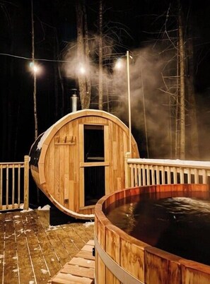 Outdoor spa tub
