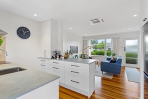 Modern, fully equipped kitchen
