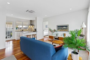 Modern open plan living with beautiful decor - heatpump for Aircon and heating, smart TV