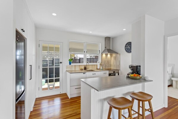 Modern, fully equipped kitchen