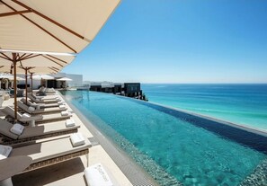 Rooftop Infinity Pool