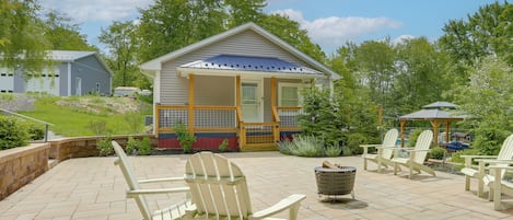 Monroe Vacation Rental | 2BR | 1BA | Stairs Required | 800 Sq Ft