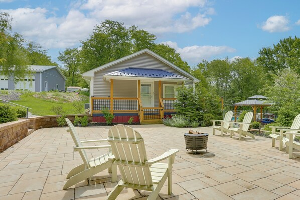 Monroe Vacation Rental | 2BR | 1BA | Stairs Required | 800 Sq Ft