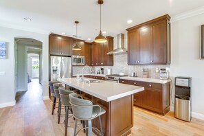 Kitchen | 2nd Floor | Dishwasher | Free WiFi