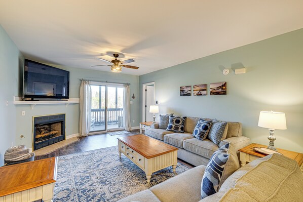 Huddleston Vacation Rental | 2BR | 2BA | Stairs Required | 1,300 Sq Ft