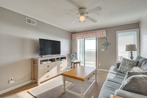 Living Room | Queen Sleeper Sofa | Smart TV | Central Air Conditioning/Heat