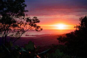 Sunset over Playa Garza / Punto Castellano